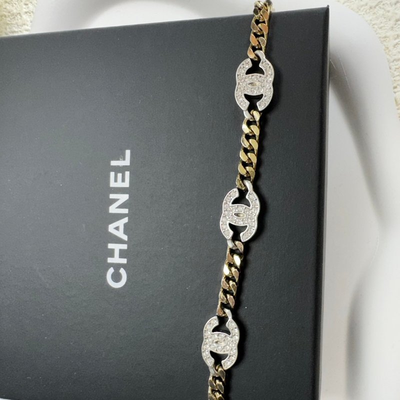 CHANEL LOGO 鑲鑽手鍊-4
