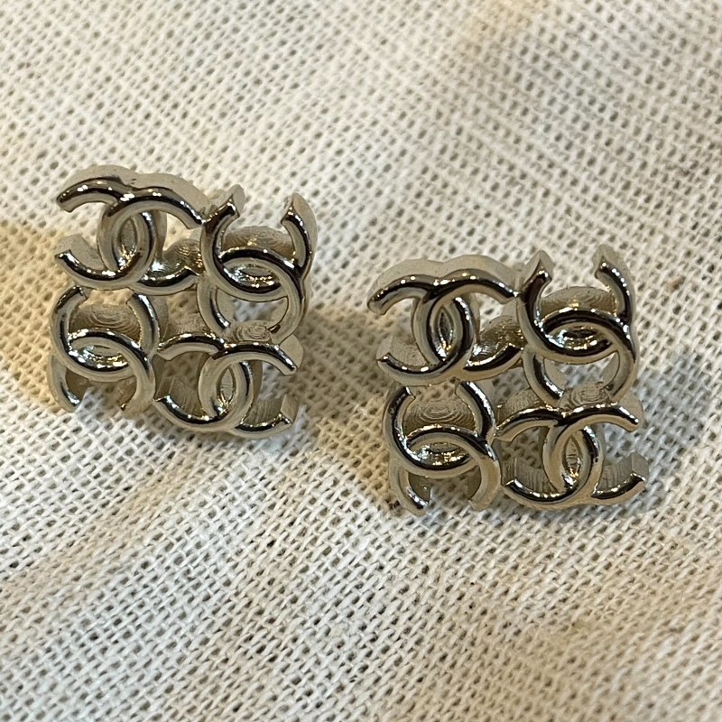 全新 現貨CHANEL耳針-1