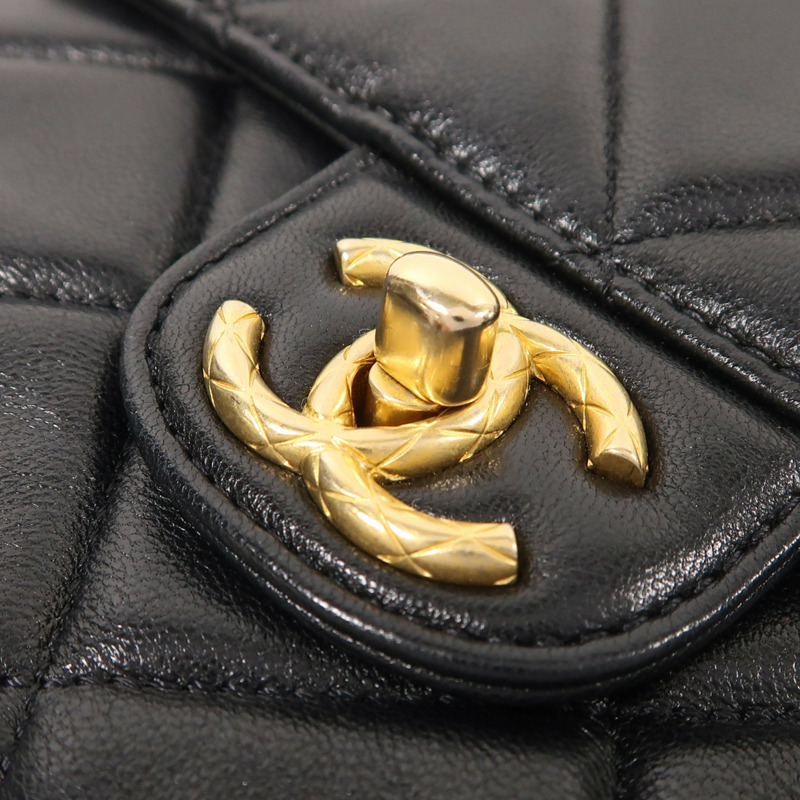 CHANEL 羊皮皮革Medallion Flap金扣鏈帶肩背袋-8