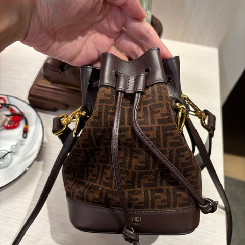 Fendi 絨布水桶包 經典Logo 正品 附盒 防塵袋 斜背肩背手提一包多用