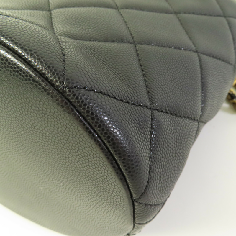 CHANEL 牛皮皮革Small Bucket Bag金扣肩背袋-5