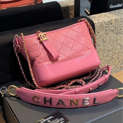 CHANEL香奈兒限定粉色 小號寬肩帶流浪包 29開 配件盒子 身份卡 防塵袋