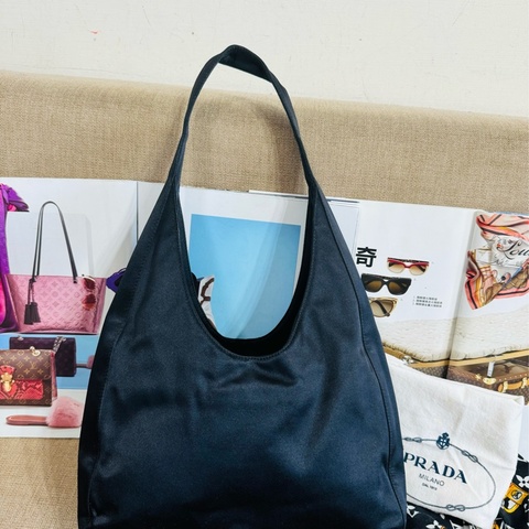 ✨售 二手真品 PRADA 黑色 hobo 肩背包 手提包