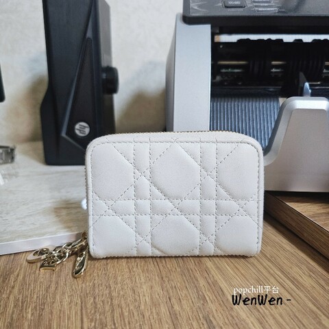 [質感美品❣️]Dior 
LadyDior淡米白菱格零錢卡包
