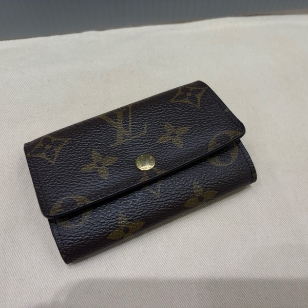 Lv 老花基本款 6孔鎖包-5