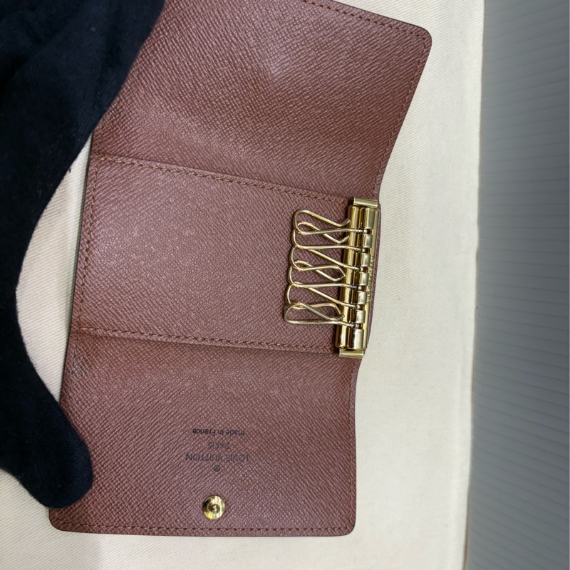 Lv 老花基本款 6孔鎖包-8