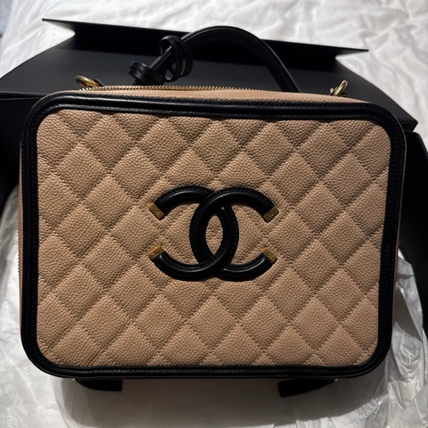 Chanel Vanity case bag 米色