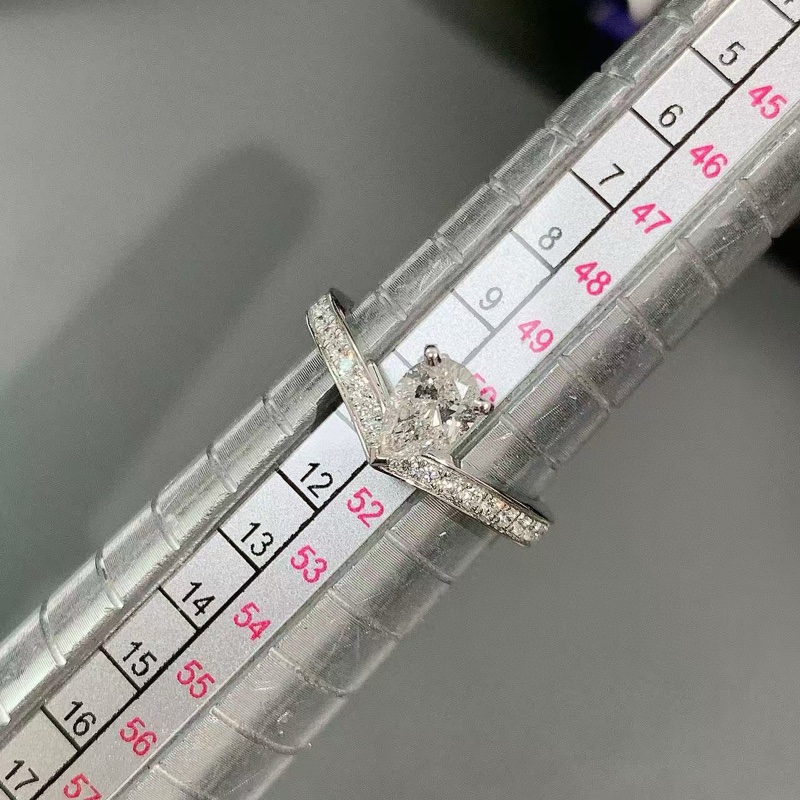 Chaumet尚美 Josephine Aigrette加冕·爱系列 白鹭冠冕 V字型水滴钻戒-4