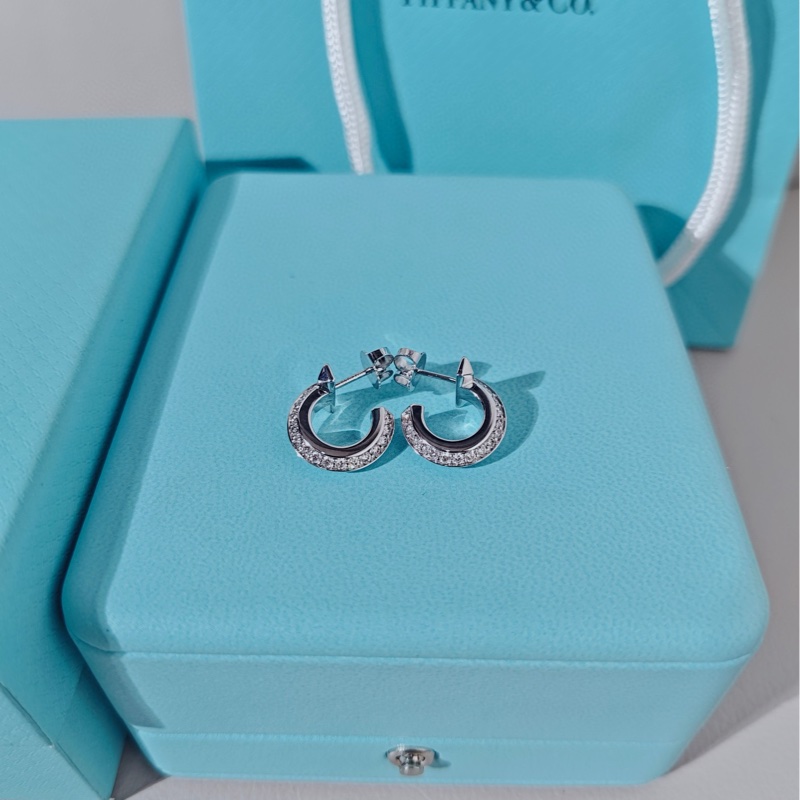 Tiffany蒂芙尼 T系列 18K白金镶钻T1圈形耳环-4