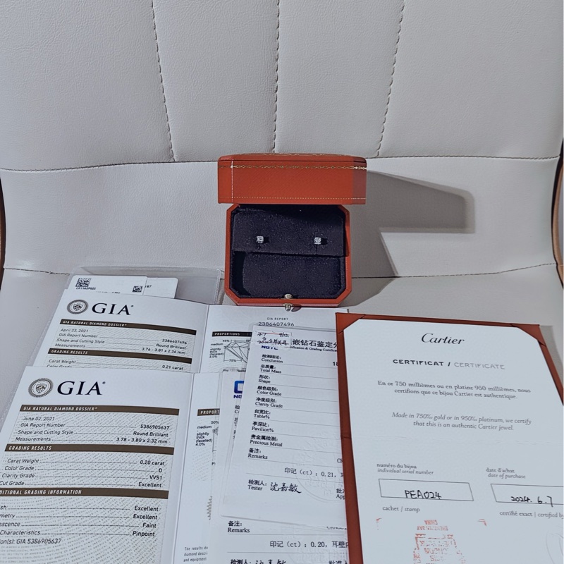 Cartier卡地亚 C De 经典牛头石钻石耳钉-0