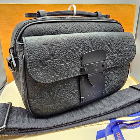 LV S Lock 郵差包 M58489 黑色 Monogram Taurillon 皮革 斜背包 男包 Louis Vuitton 法國製 相機包 messenger