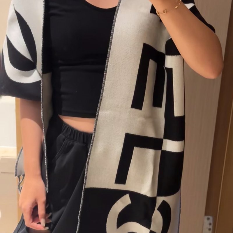 CHANEL 24K黑白拚色圍巾-8