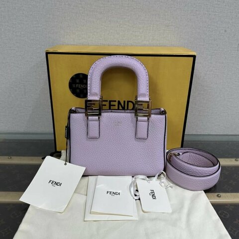 FENDI 香芋紫金扣手提斜背包21*15*8 99新 配件盒子塵袋