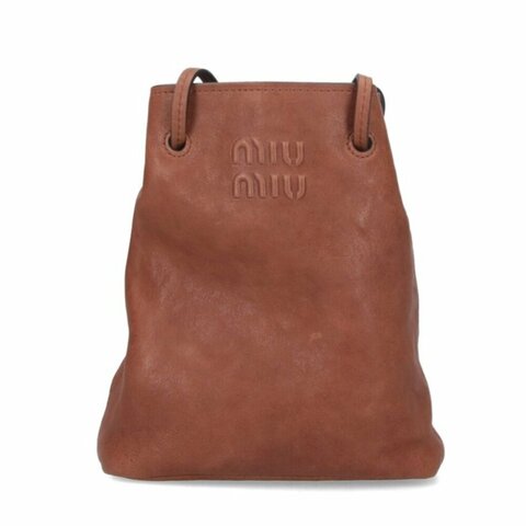 【MIU MIU】Mini Bag 納帕皮革 壓紋字母 迷你 肩背包 斜背包 水桶包 橡樹棕色 5NF460