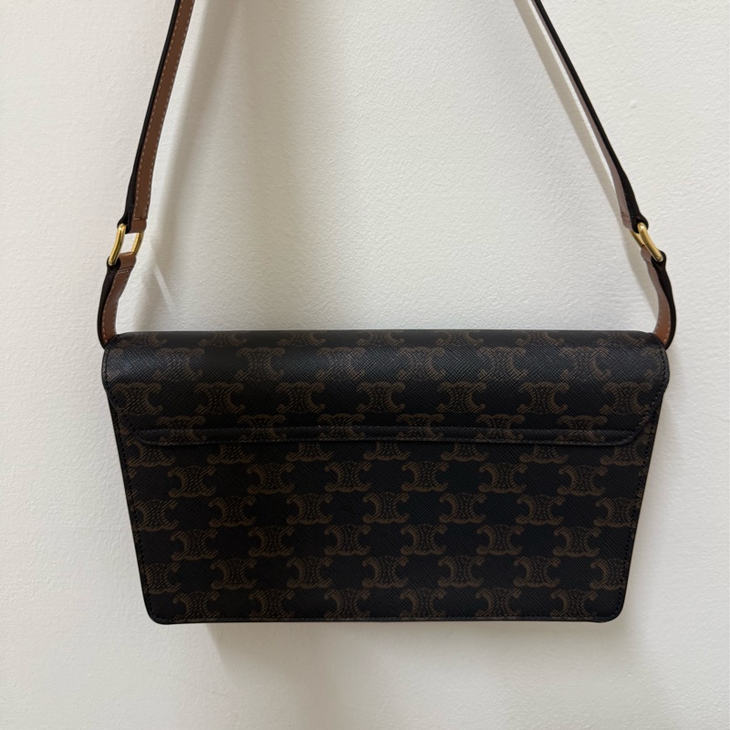 (全新)Celine Teen Triomphe Canvas 經典老花帆布金扣背肩包-1