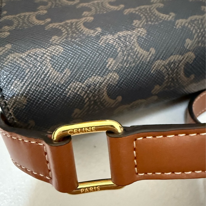 (全新)Celine Teen Triomphe Canvas 經典老花帆布金扣背肩包-3