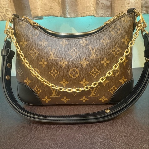 Lv 新款牛角包