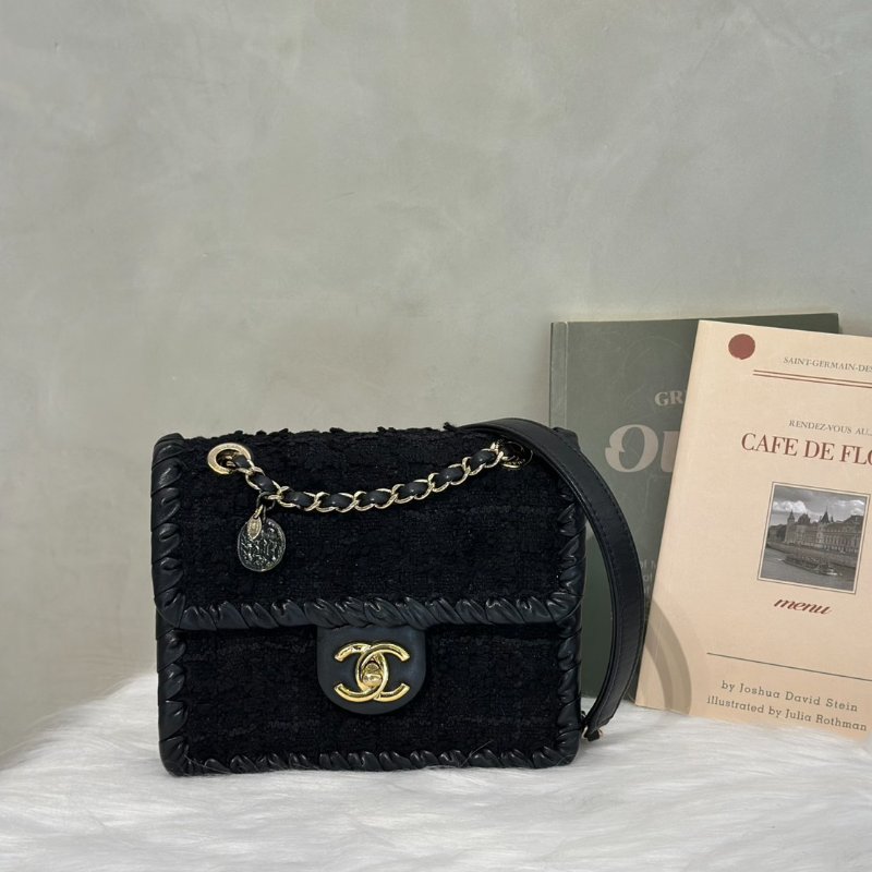 CHANEL 22C滾邊粗毛呢豆腐包 - 小號黑金-0