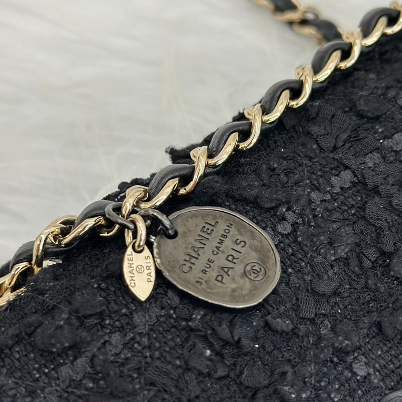 CHANEL 22C滾邊粗毛呢豆腐包 - 小號黑金-5