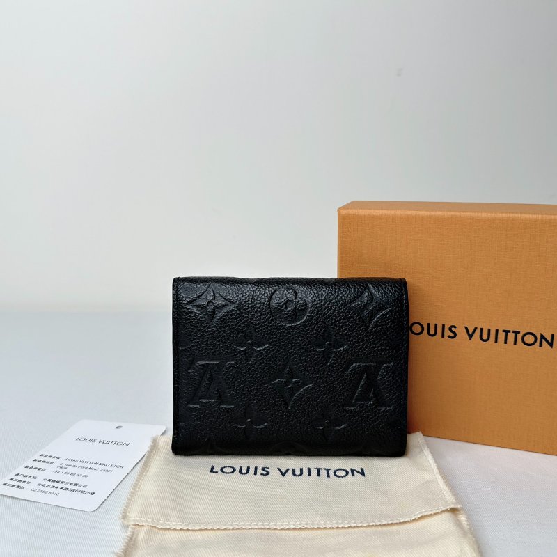 LV Victorine皮革壓紋三折短夾-1