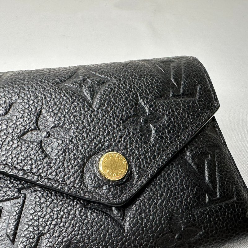 LV Victorine皮革壓紋三折短夾-9