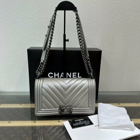 ✨CHANEL leboy銀扣V紋中號鍊條包25*14*7 98新配件塵袋保卡