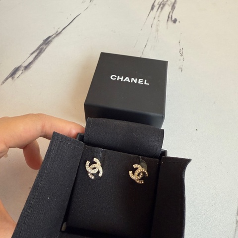 Chanel 超可愛😍小鑽雙c耳環