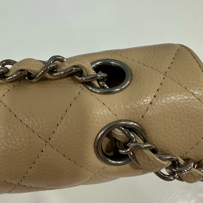 Chanel A01112 荔枝皮奶茶銀釦斜背包 coco 25-10