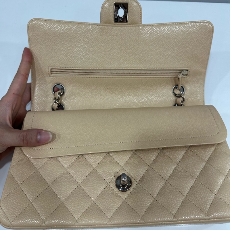 Chanel A01112 荔枝皮奶茶銀釦斜背包 coco 25-23