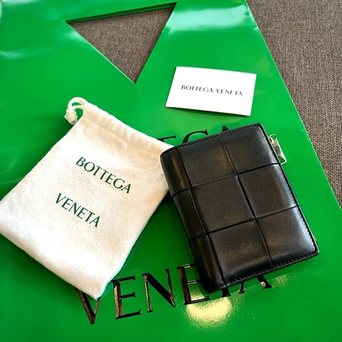 📢二手近新 BV最實用的秒殺爆款🔥Bottega Veneta BV新款大格子編織雙折短夾 正品