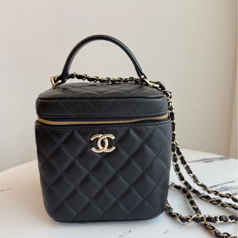 Chanel 黑色荔枝化妝箱斜背包