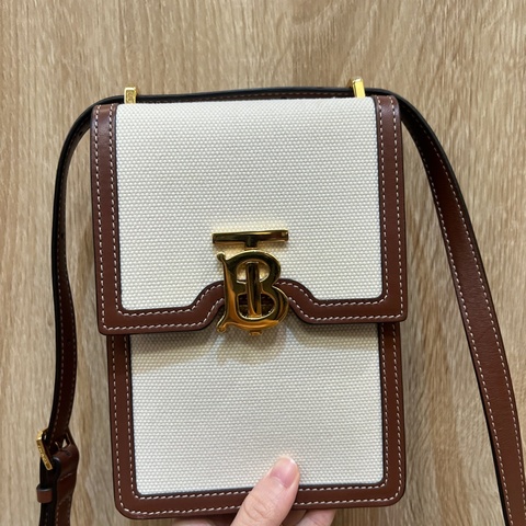 Burberry 米帆布咖牛皮Robin斜背手機包80316491