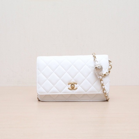 CHANEL（香奈儿）CF WOC 19cm 白色 羊皮 30开 金扣 金球调节扣肩带