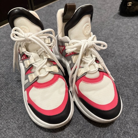 LV 球鞋
