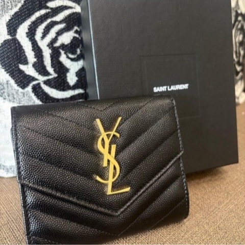 *SHIHNS名牌精品*YSL 魚子醬皮革小型三摺錢包（金）