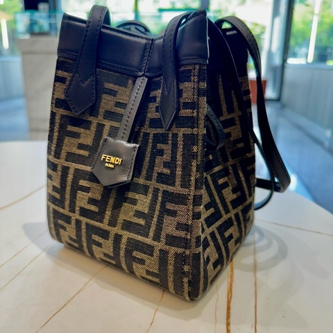 *SHIHNS名牌精品*FENDI Origami MIni老花折紙包