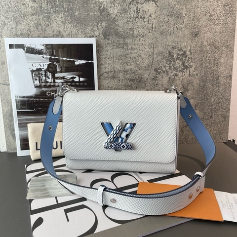 LV twist 中號 尺寸約：23*16.5 白色拼藍色 極致的感覺 陶瓷琺瑯扣