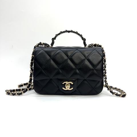 Chanel 黑羊皮淡金釦手柄拼黑珍珠斜背方胖