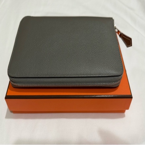 Hermes 愛馬仕 Silk In Classique Evercolor拼接Barenia小牛皮拉鍊絲巾長夾(0L積雲灰)