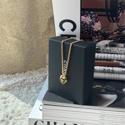 CHANEL 香奈兒 【25A 早秋】黑金色愛心頸鏈
