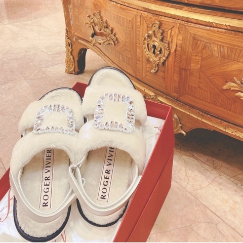 Roger  Vivier  鑽扣 毛毛 涼鞋 36碼