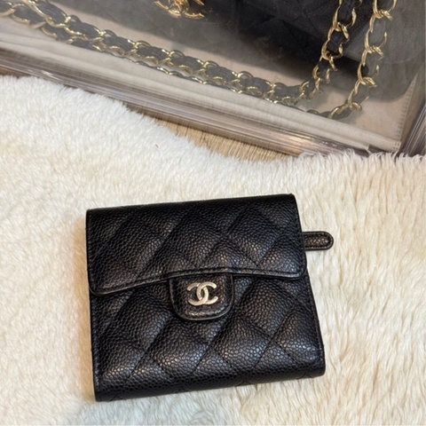 chanel🖤甜售🫶🏻香奈兒很難買、很好用的荔枝牛皮中夾 短夾 黑銀