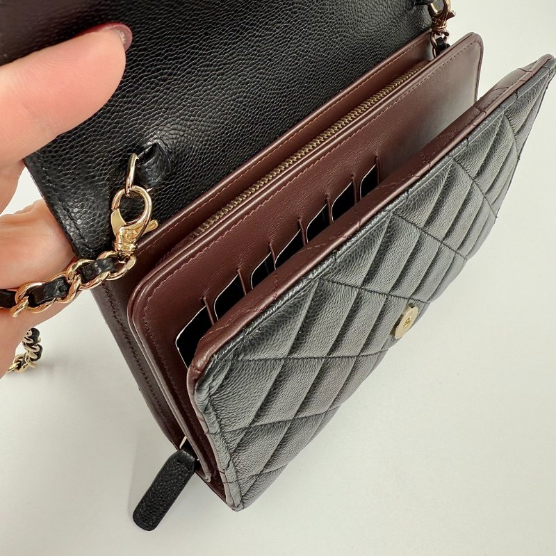 CHANEL-黑色淡金釦牛皮三折WOC-13