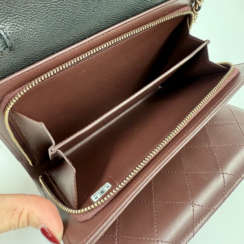 CHANEL-黑色淡金釦牛皮三折WOC-15