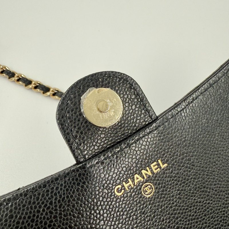 CHANEL-黑色淡金釦牛皮三折WOC-16