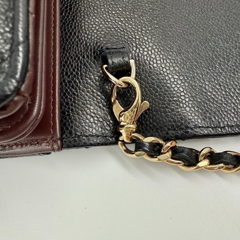 CHANEL-黑色淡金釦牛皮三折WOC-18