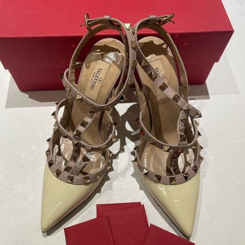 「JL精品代購」9新 Valentino 經典白色尖頭高跟鞋