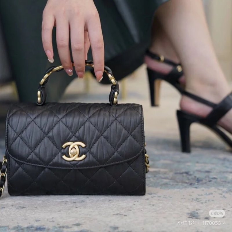CHANEL - 黑金 coco handle mini flap-5