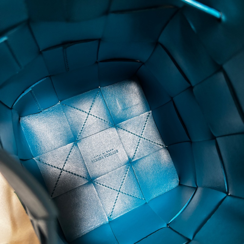 BV 4*3 土耳其藍水桶包-6