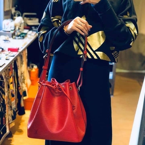 ✔️LOUIS VUITTON LV 路易威登 Epi Noe M59017 水波紋水桶包／紅色